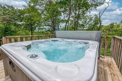 hot tub at a Smoky Mountain cabin