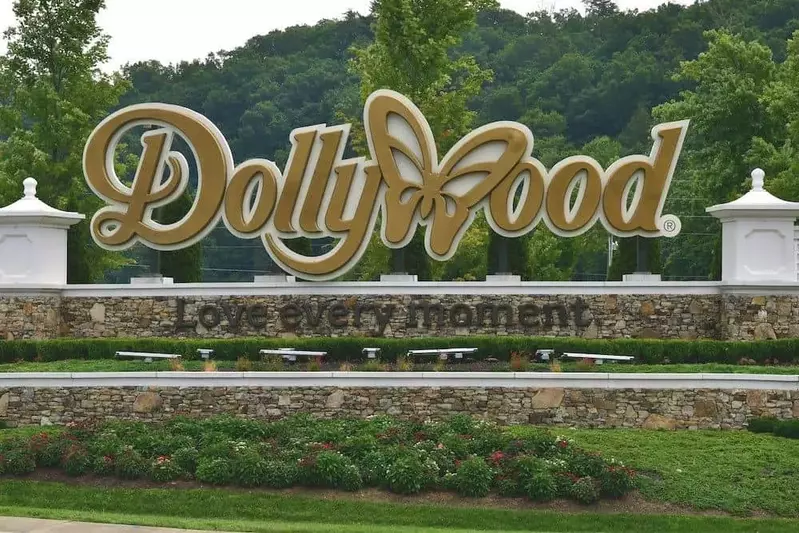 Dollywood Entrance
