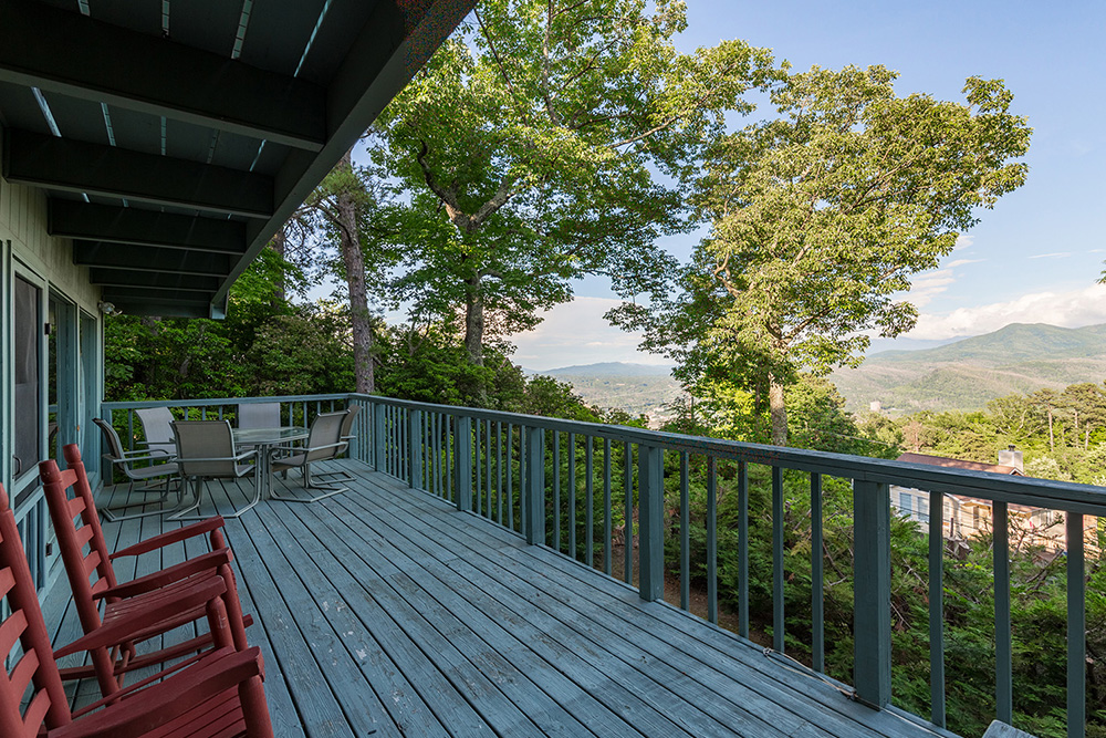 Gatlinburg - A Bear's View - Featured