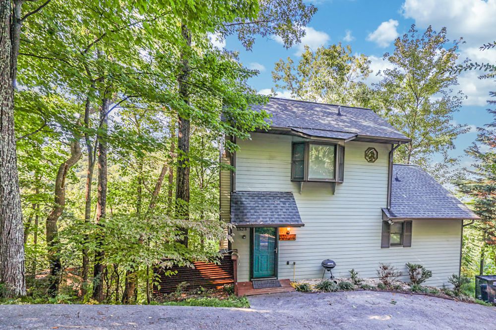 Gatlinburg Cabin - Mountain Bliss - Featured
