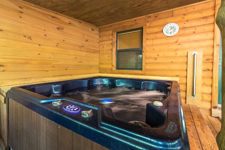 Pigeon Forge Cabin - Bearly Rustic - Featured