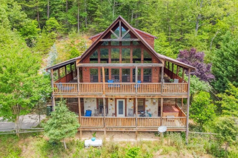 Pigeon Forge - Rockytop Hideaway - Featured